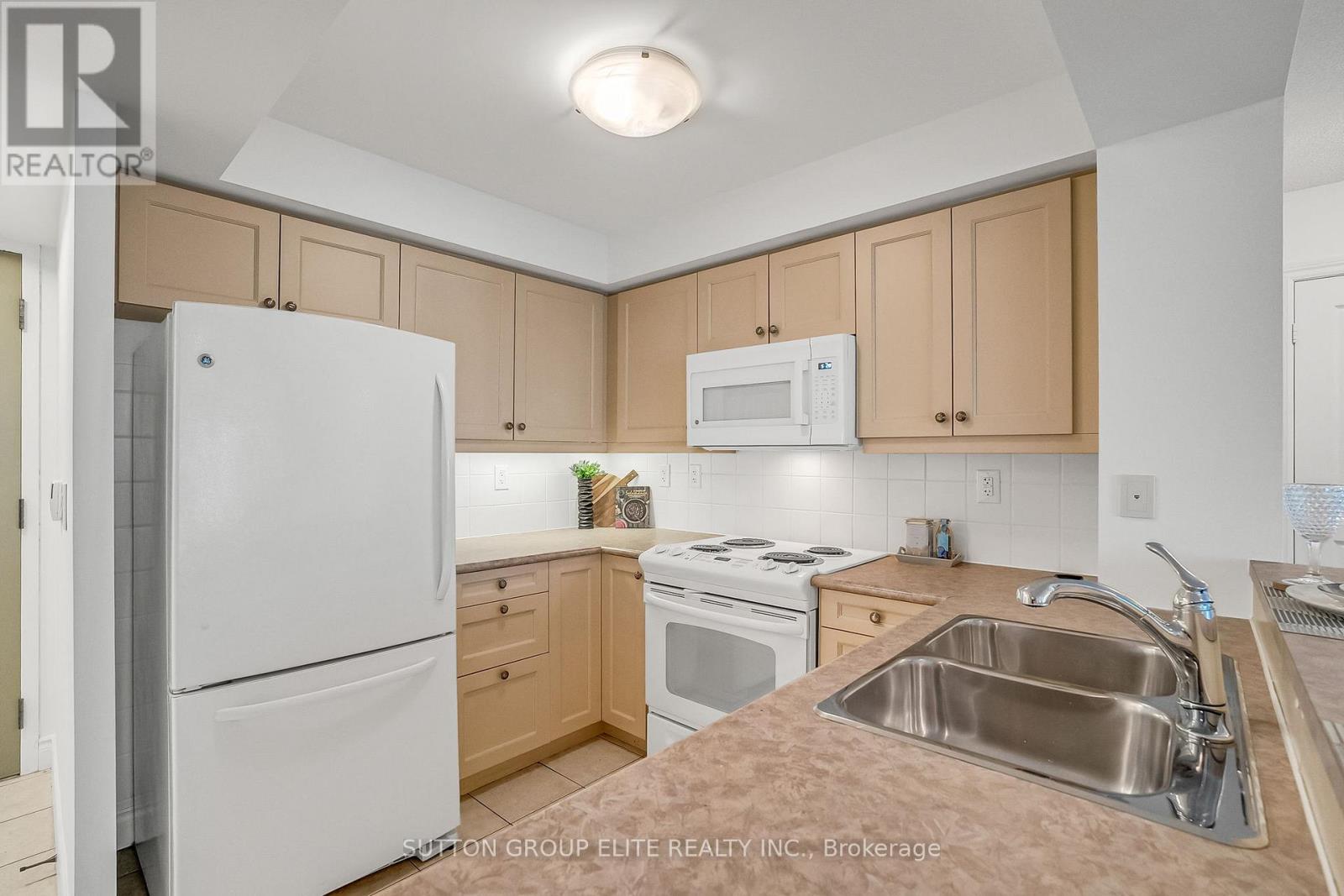 401 - 3 Marine Parade Drive, Toronto, Ontario  M8V 3Z5 - Photo 8 - W12697102