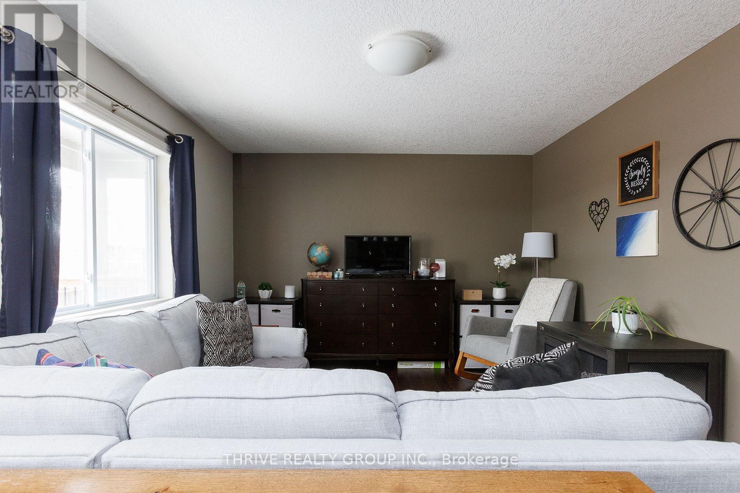 33 Abbott Street, Strathroy-Caradoc, Ontario  N7G 0B6 - Photo 6 - X12756382