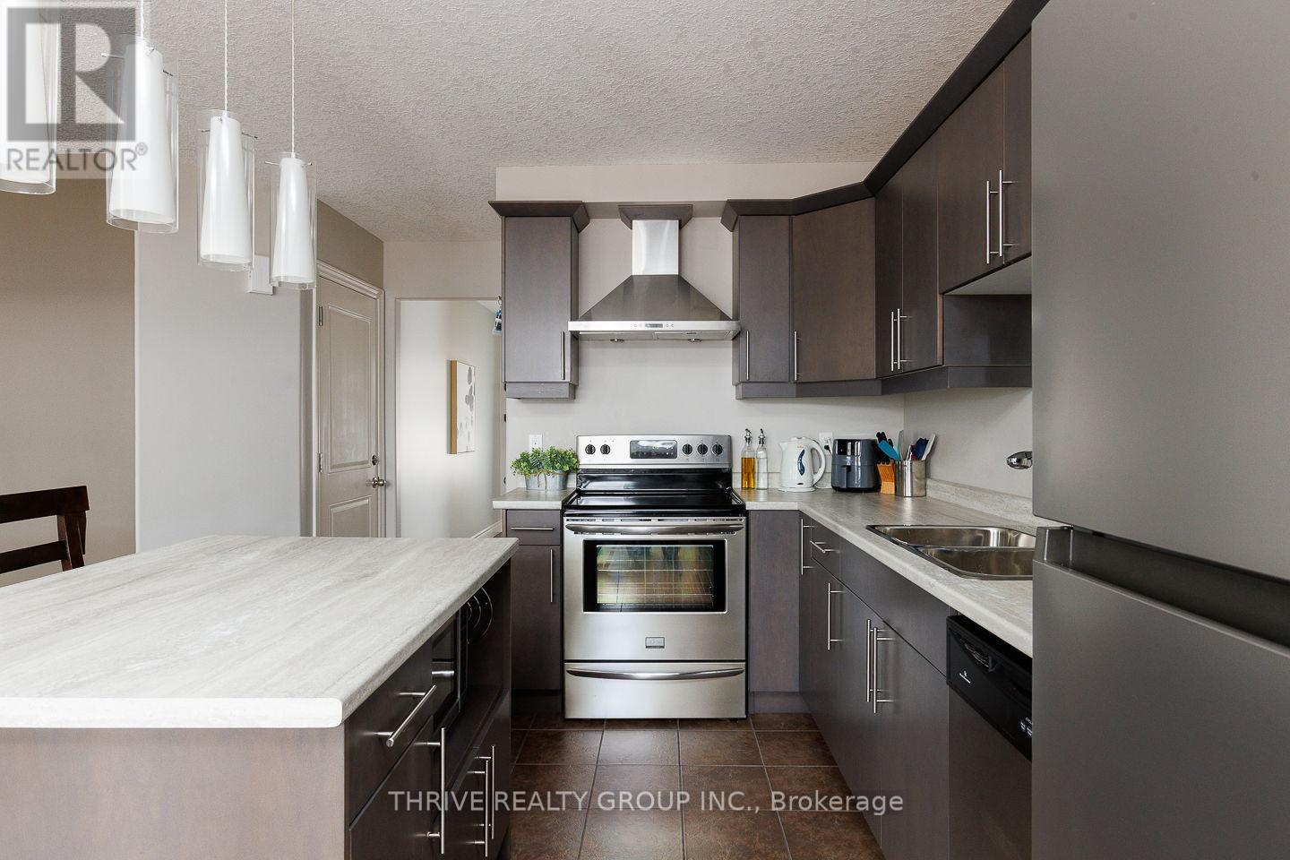 33 Abbott Street, Strathroy-Caradoc, Ontario  N7G 0B6 - Photo 9 - X12756382