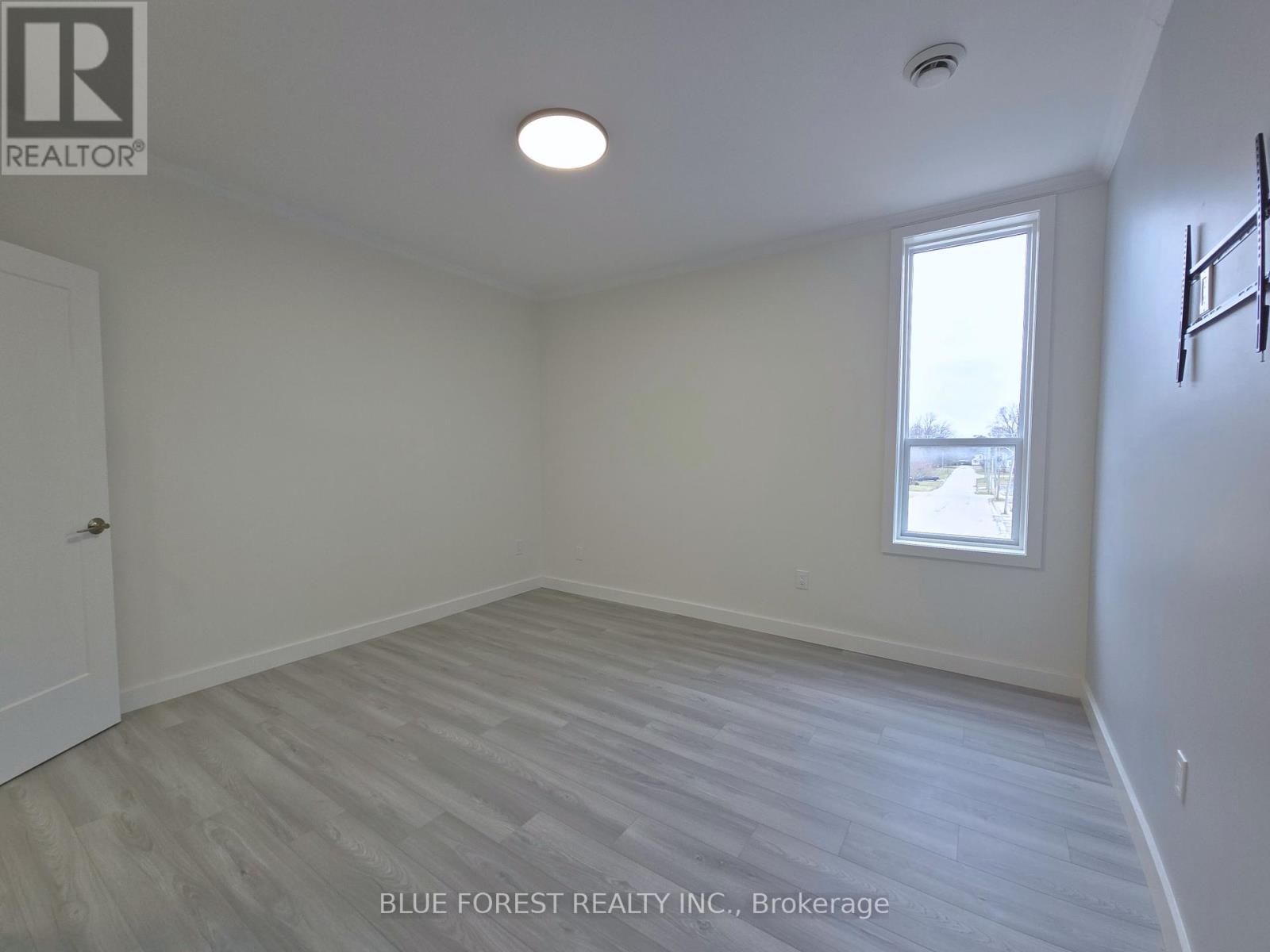 Unit A - 213 Furnival Road, West Elgin, Ontario  N0L 2C0 - Photo 9 - X12756392