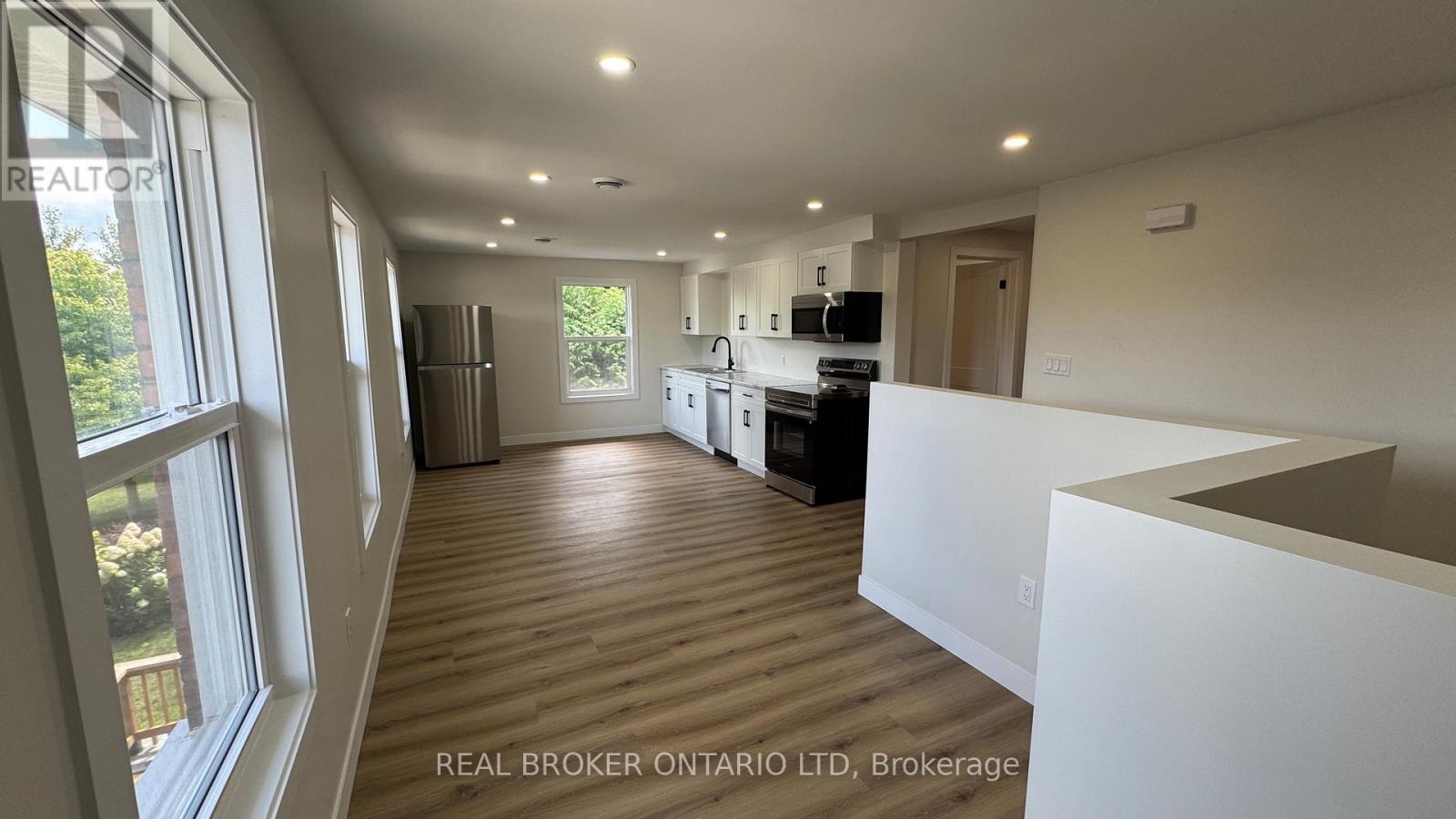 115 - B Bidwell Street, Tillsonburg, Ontario  N4G 3V4 - Photo 4 - X12756418