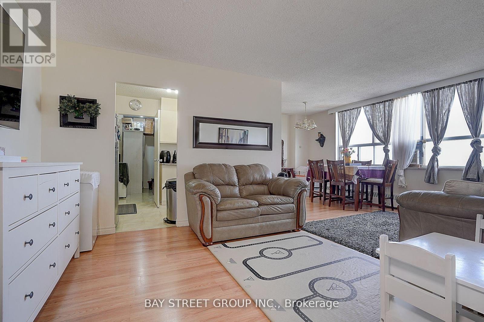 1512 - 5 Parkway Forest Drive, Toronto, Ontario  M2J 1L2 - Photo 6 - C12756330