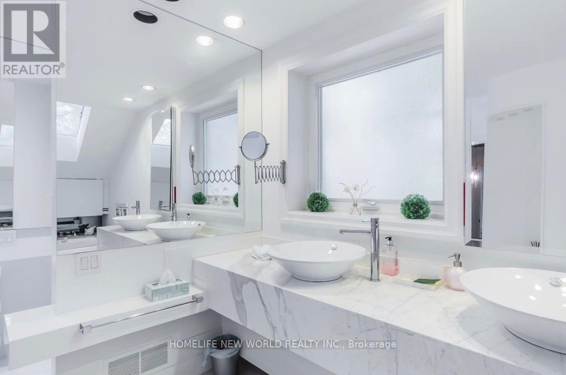 12 Florence Avenue, Toronto, Ontario  M2N 1E9 - Photo 6 - C12756338