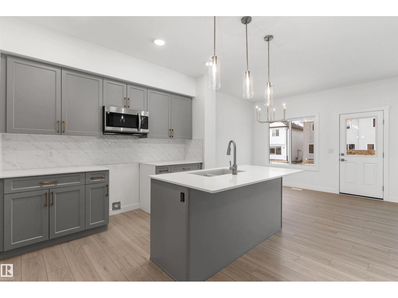 913 19 Av Nw, Edmonton, Alberta  T6T 2X4 - Photo 4 - E4471922