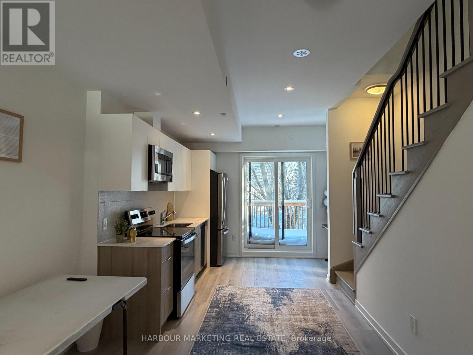 23 Calamint Lane, Toronto (L'amoreaux), Ontario  M1W 2H1 - Photo 6 - E12756328