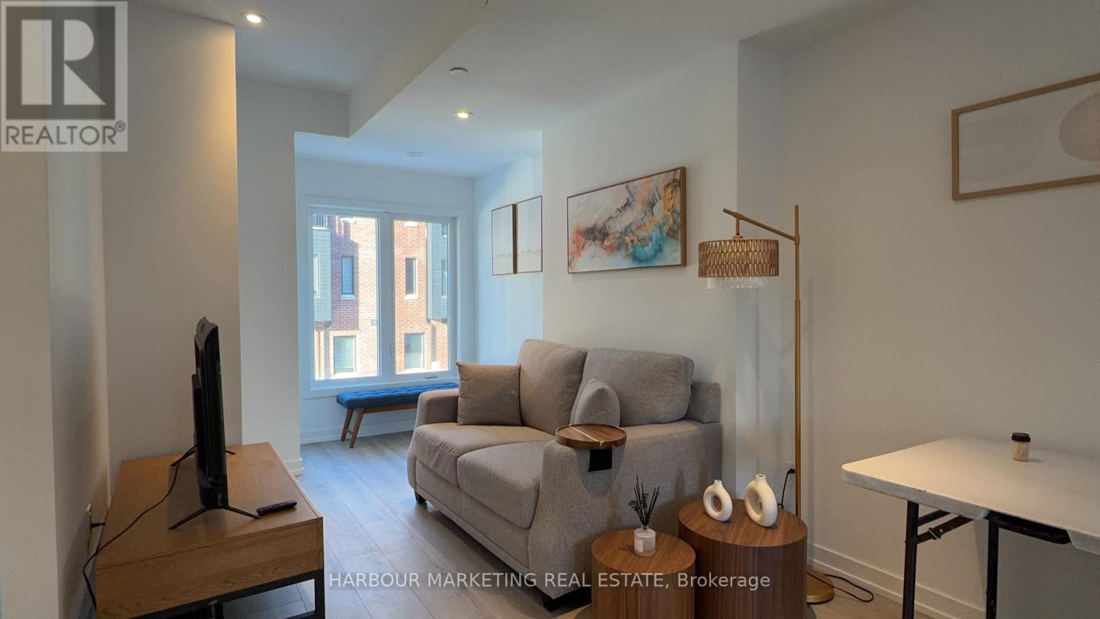 23 Calamint Lane, Toronto (L'amoreaux), Ontario  M1W 2H1 - Photo 8 - E12756328