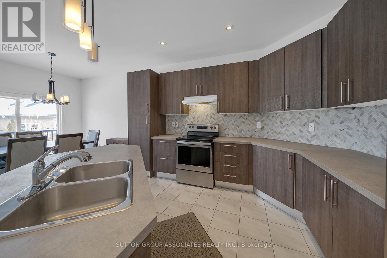 130 Lyle Drive, Clarington (Bowmanville), Ontario  L1C 0V7 - Photo 13 - E12756386