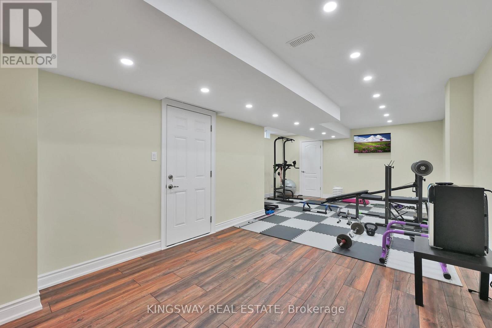 70 Bond Crescent, Richmond Hill (Oak Ridges), Ontario  L4E 3K4 - Photo 33 - N12756334