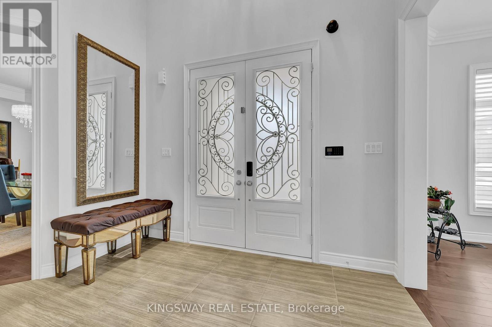 70 Bond Crescent, Richmond Hill (Oak Ridges), Ontario  L4E 3K4 - Photo 5 - N12756334