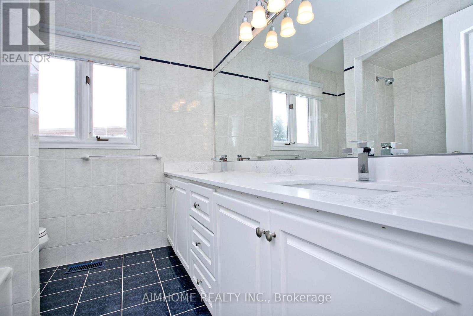 12a Mauro Court, Richmond Hill (Doncrest), Ontario  L4B 3J8 - Photo 34 - N12756380