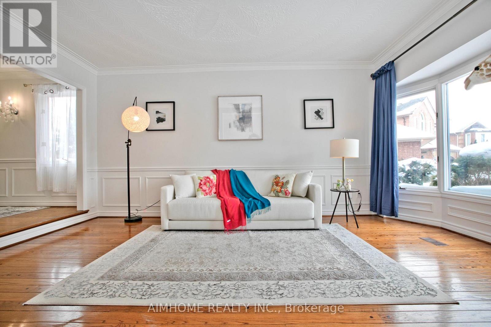 12a Mauro Court, Richmond Hill (Doncrest), Ontario  L4B 3J8 - Photo 5 - N12756380