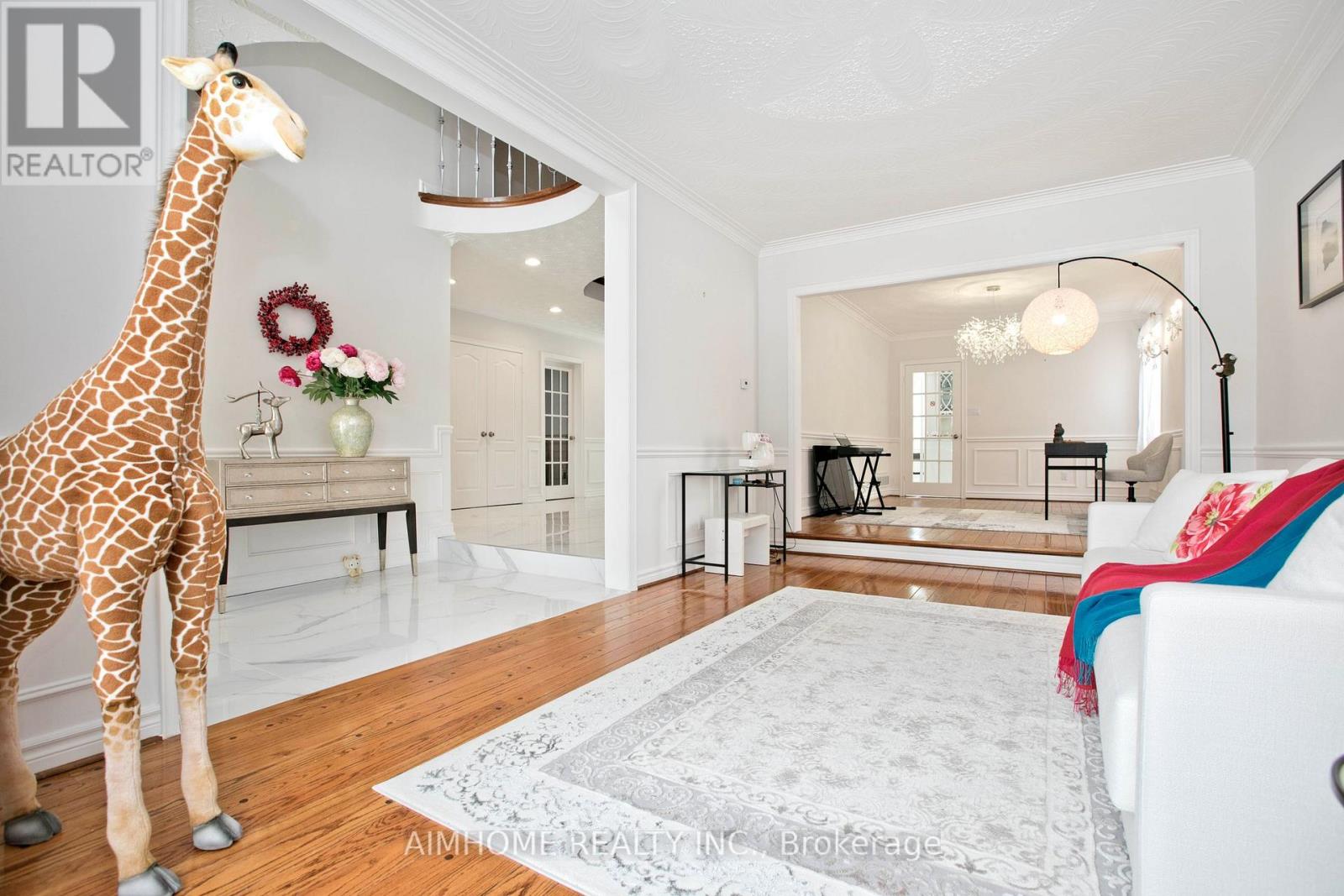 12a Mauro Court, Richmond Hill (Doncrest), Ontario  L4B 3J8 - Photo 6 - N12756380