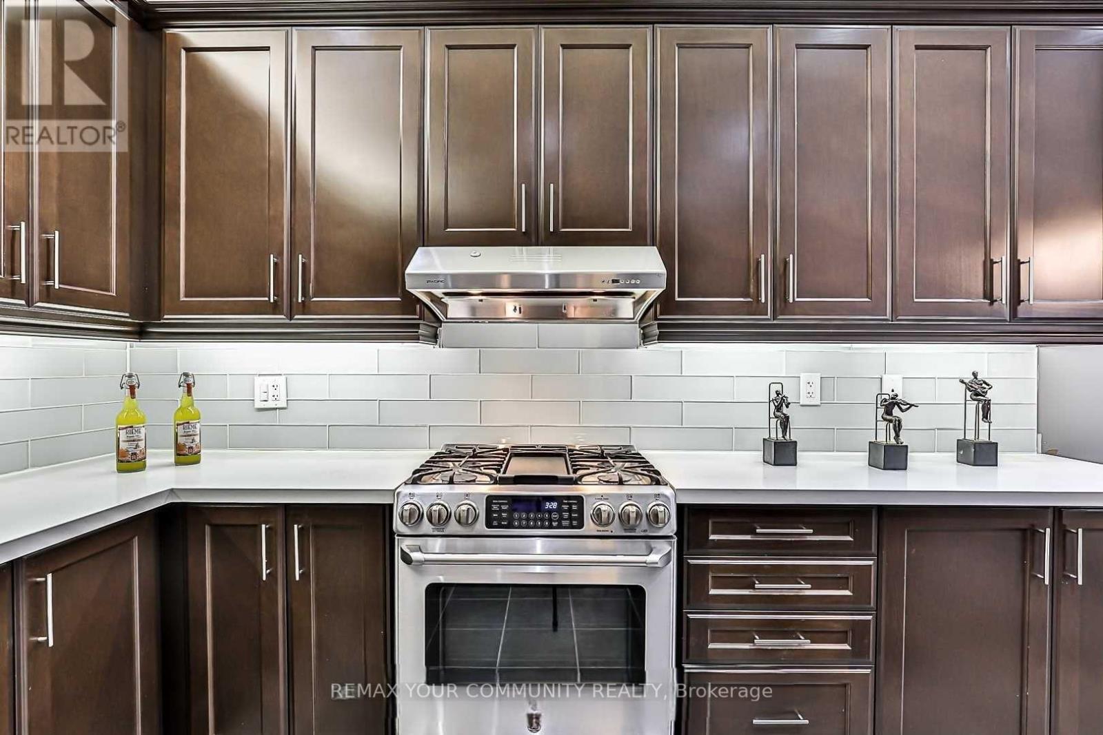 116 Sequin Drive, Richmond Hill, Ontario  L4E 0L8 - Photo 11 - N12756406