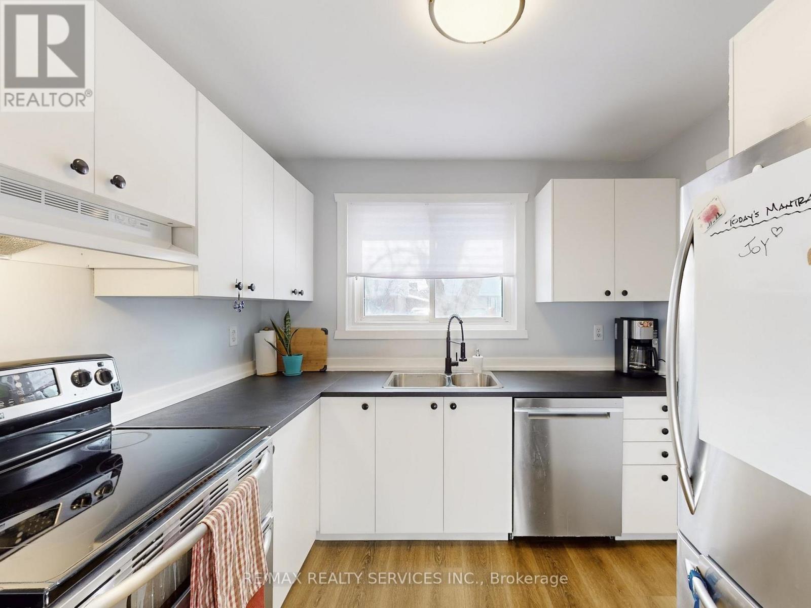 10 Hillbank Trail, Brampton (Central Park), Ontario  L6S 1P6 - Photo 13 - W12756404