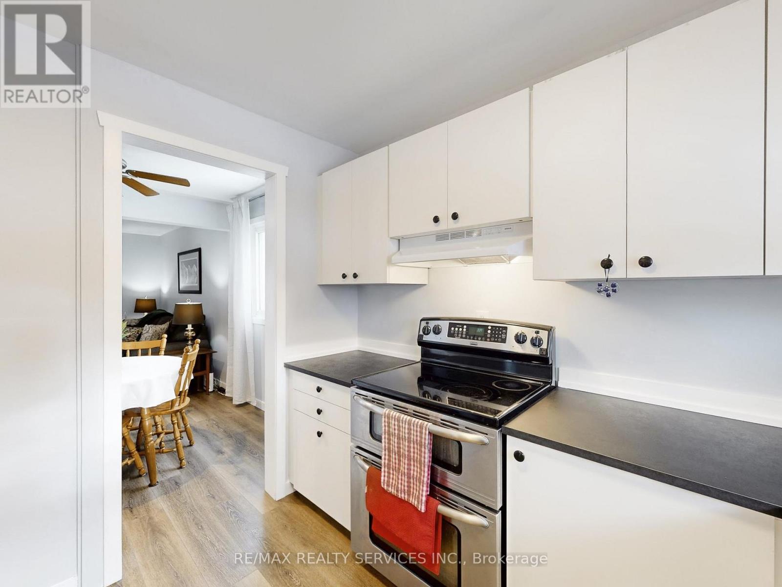 10 Hillbank Trail, Brampton (Central Park), Ontario  L6S 1P6 - Photo 14 - W12756404