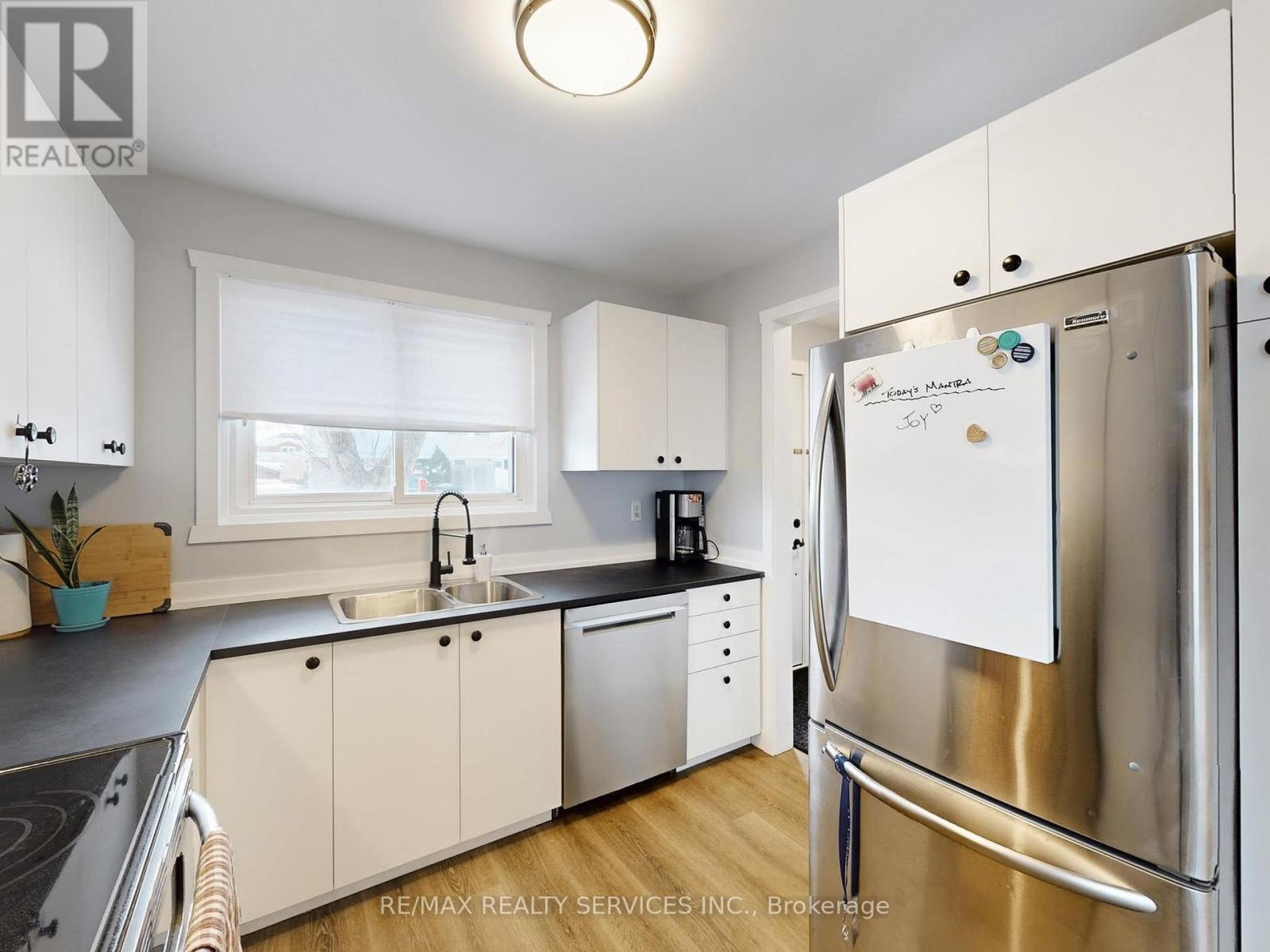 10 Hillbank Trail, Brampton (Central Park), Ontario  L6S 1P6 - Photo 16 - W12756404