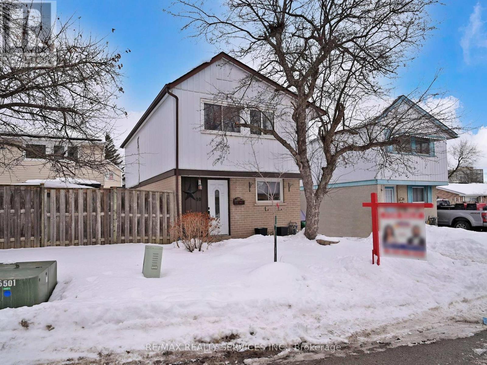 10 Hillbank Trail, Brampton (Central Park), Ontario  L6S 1P6 - Photo 3 - W12756404