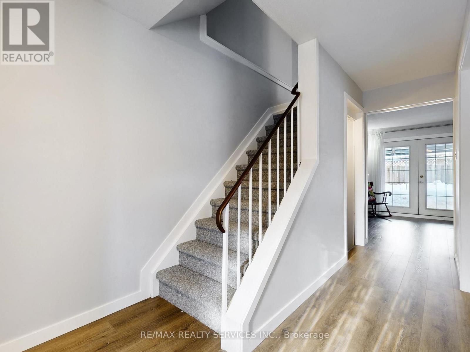 10 Hillbank Trail, Brampton (Central Park), Ontario  L6S 1P6 - Photo 5 - W12756404