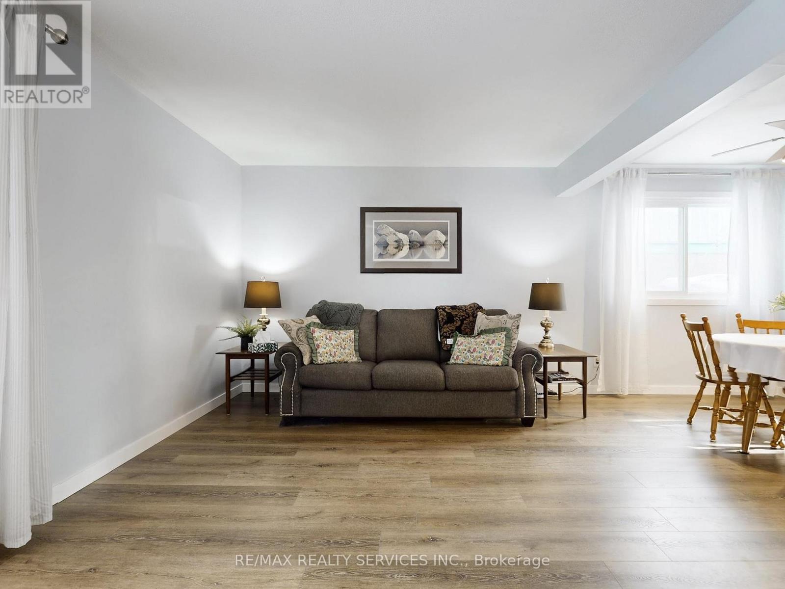 10 Hillbank Trail, Brampton (Central Park), Ontario  L6S 1P6 - Photo 7 - W12756404