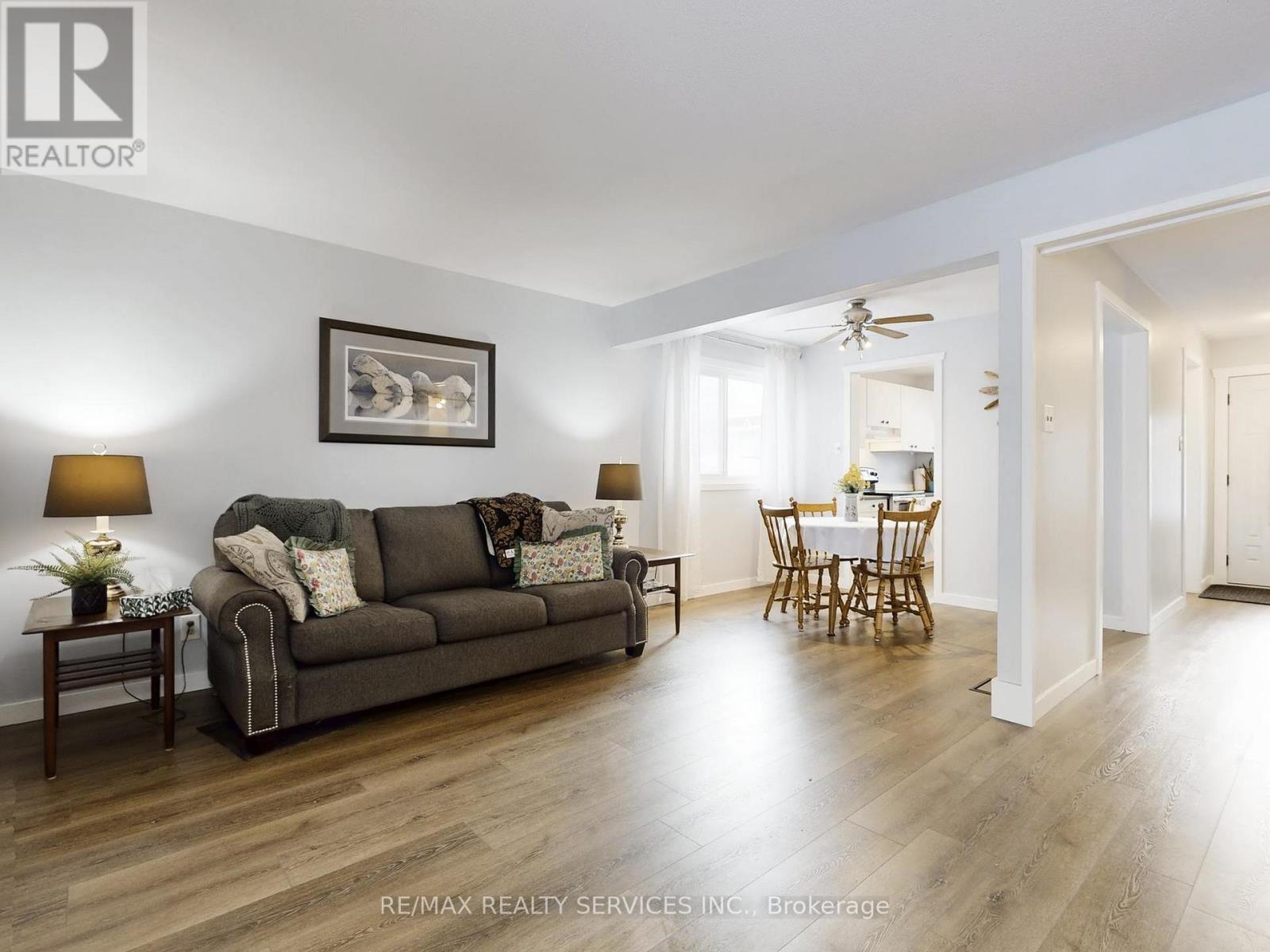 10 Hillbank Trail, Brampton (Central Park), Ontario  L6S 1P6 - Photo 8 - W12756404