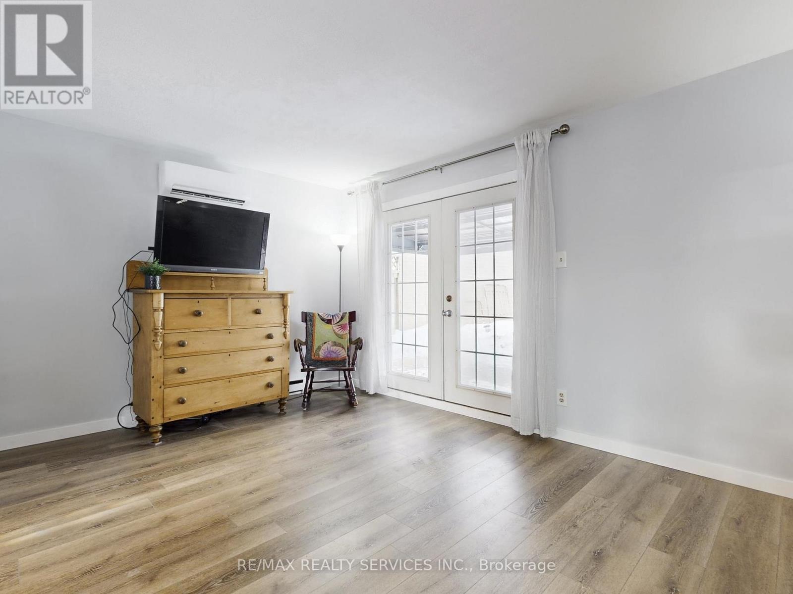 10 Hillbank Trail, Brampton (Central Park), Ontario  L6S 1P6 - Photo 9 - W12756404