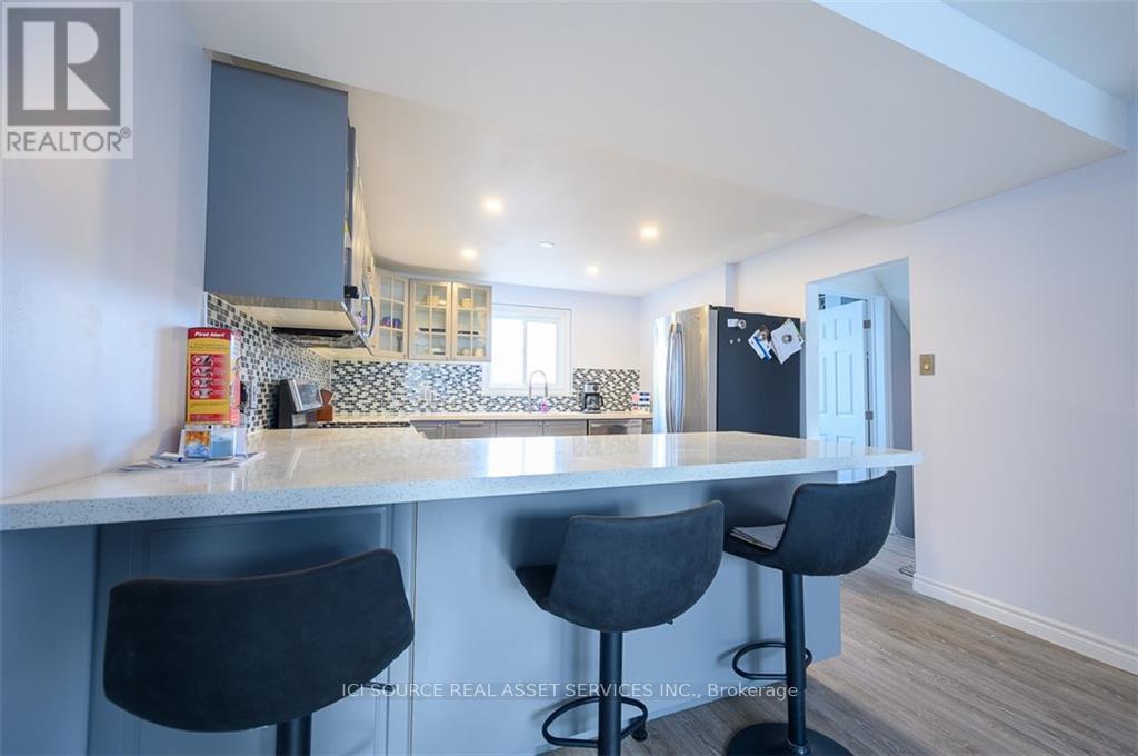 Upper Floor - 103 Macaulay Street E, Hamilton (North End), Ontario  L8L 3X4 - Photo 5 - X12756402