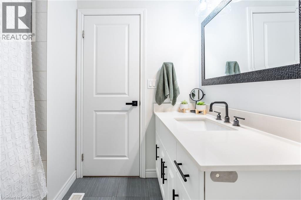 11 Stockbridge Gardens Unit# 5, Stoney Creek, Ontario  L8J 0H5 - Photo 39 - 40802180