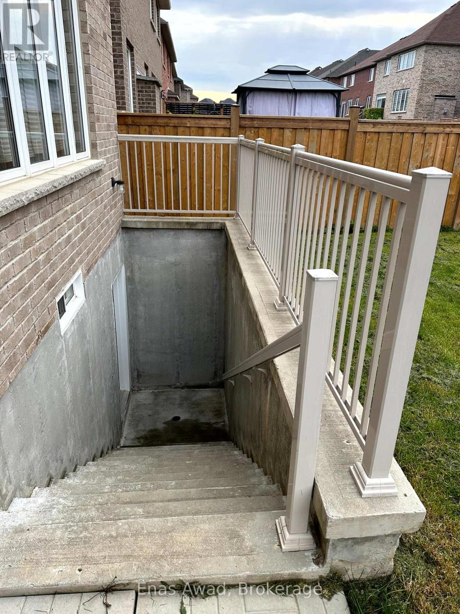 968 Green Street, Innisfil, Ontario  L0L 1W0 - Photo 4 - N12445132