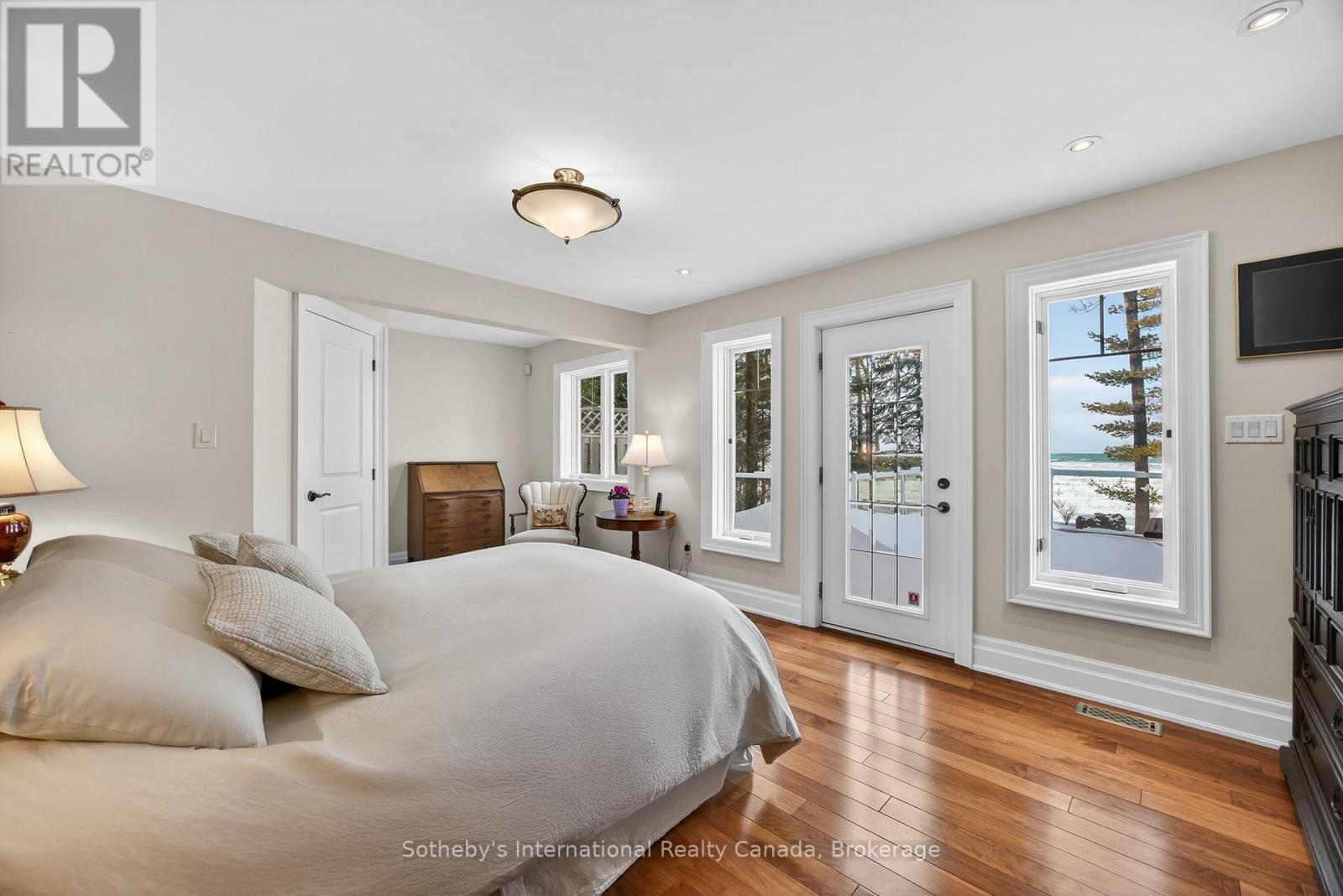 1036 River Road E, Wasaga Beach, Ontario  L0L 2P0 - Photo 29 - S12755812