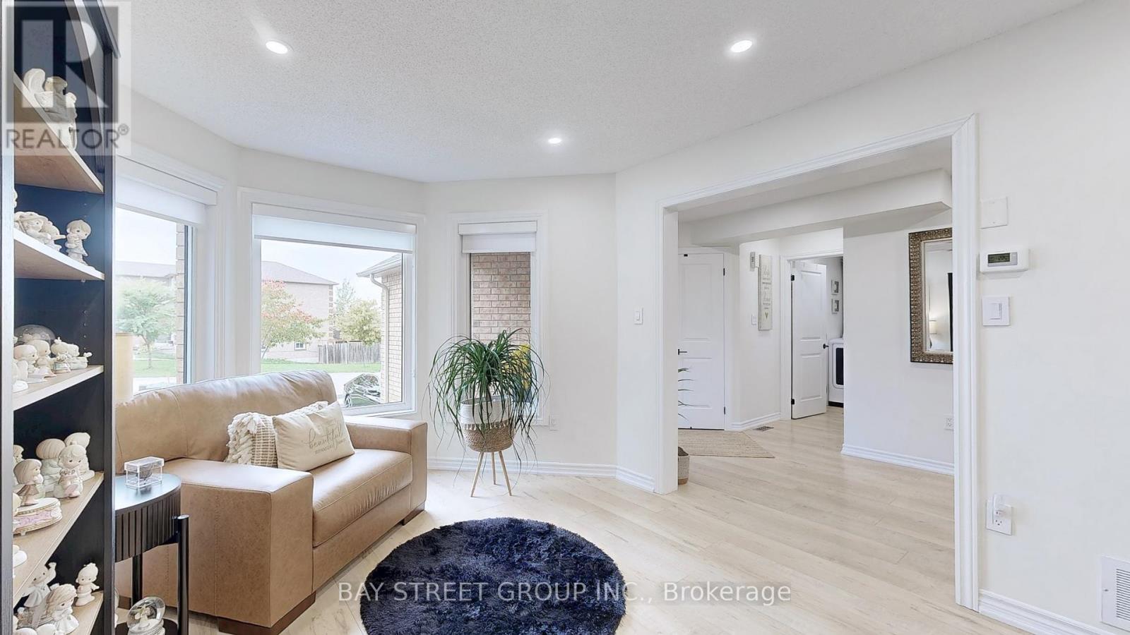 53 Priscilla's Place, Barrie (Painswick South), Ontario  L4N 5X6 - Photo 7 - S12756432