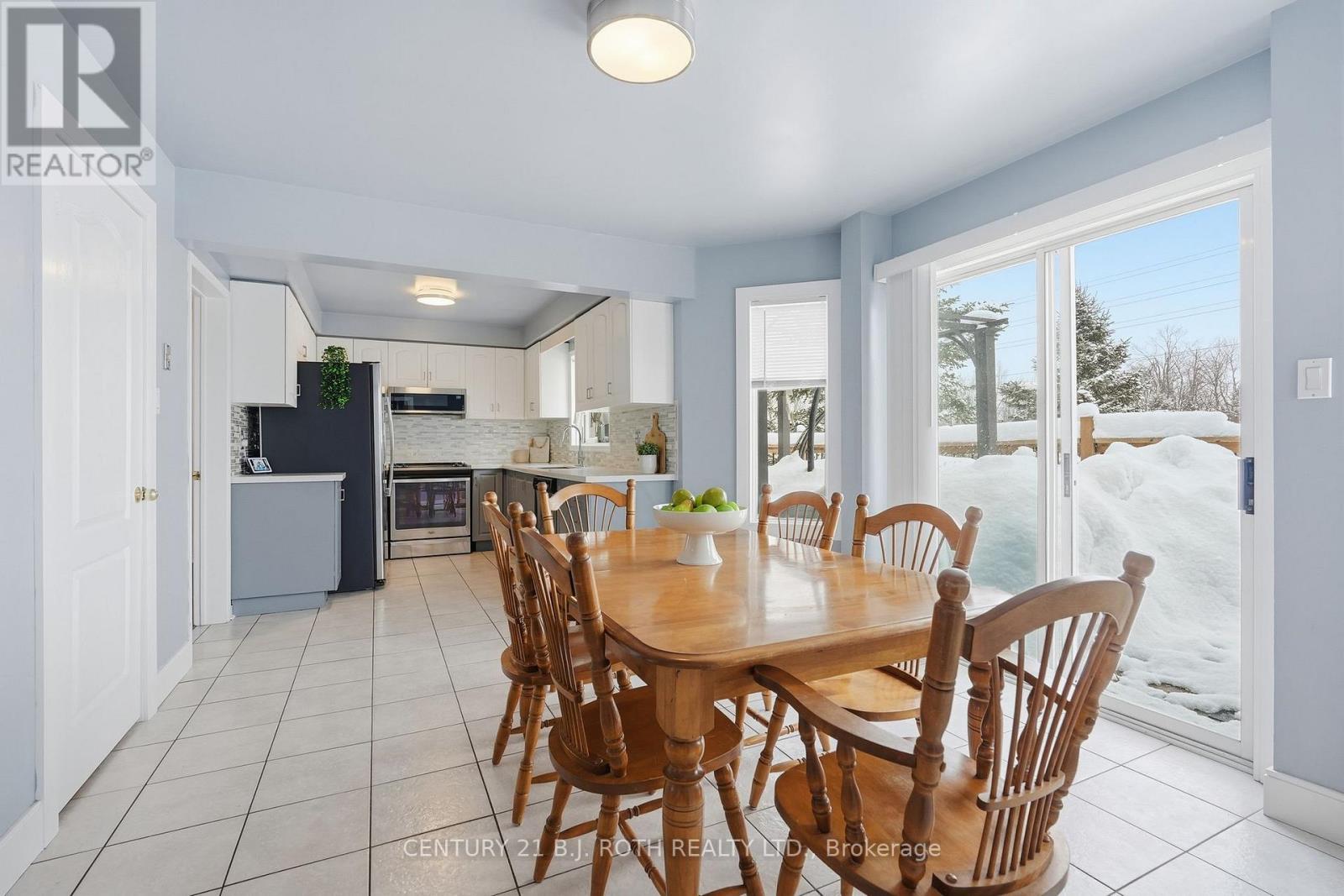 79 Brown Street, Barrie (Holly), Ontario  L4N 7V6 - Photo 11 - S12756458