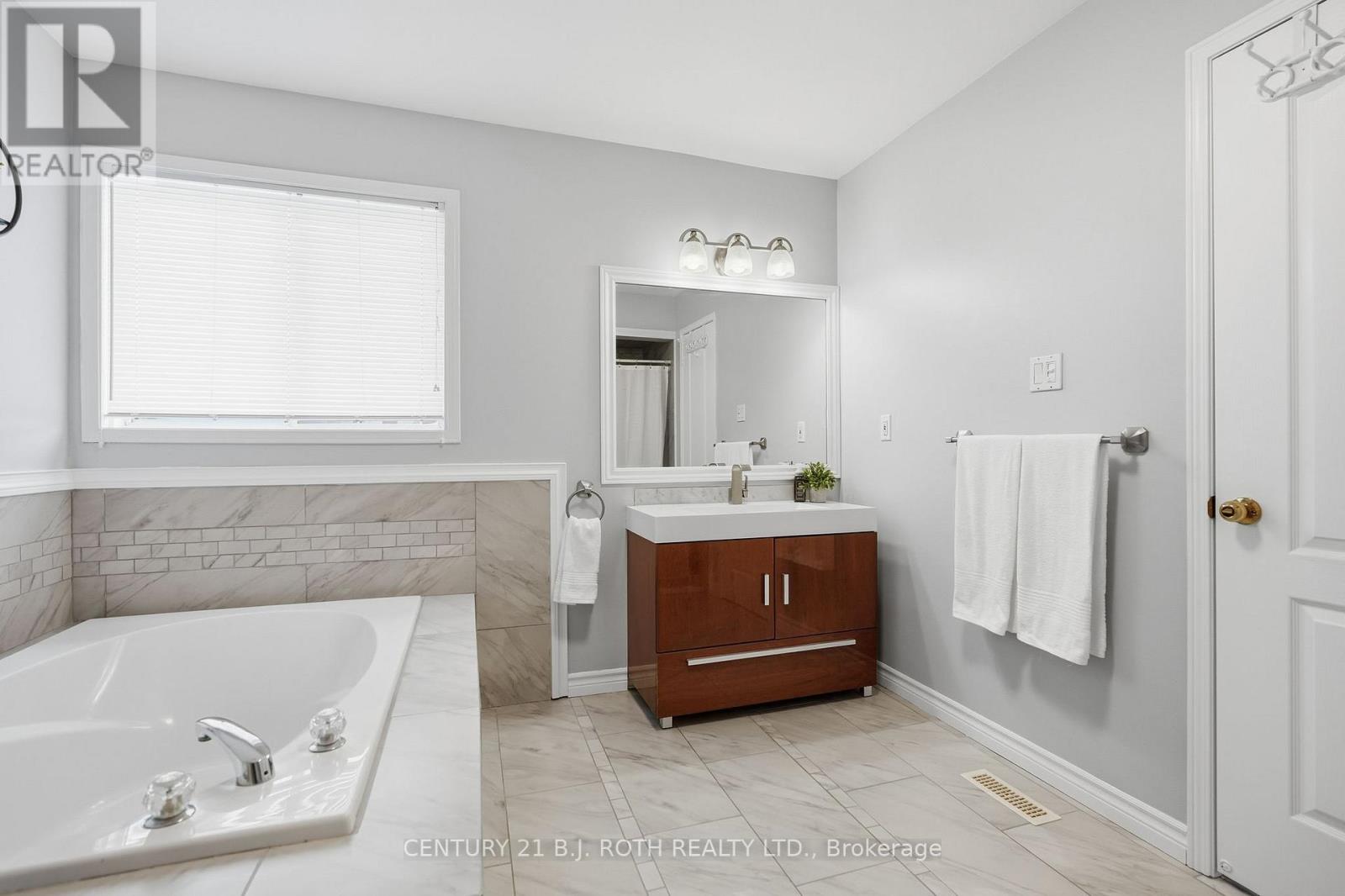 79 Brown Street, Barrie (Holly), Ontario  L4N 7V6 - Photo 21 - S12756458