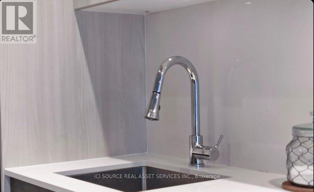 2715 - 1926 Lake Shore Boulevard W, Toronto (South Parkdale), Ontario  M6S 1A1 - Photo 13 - W12756452