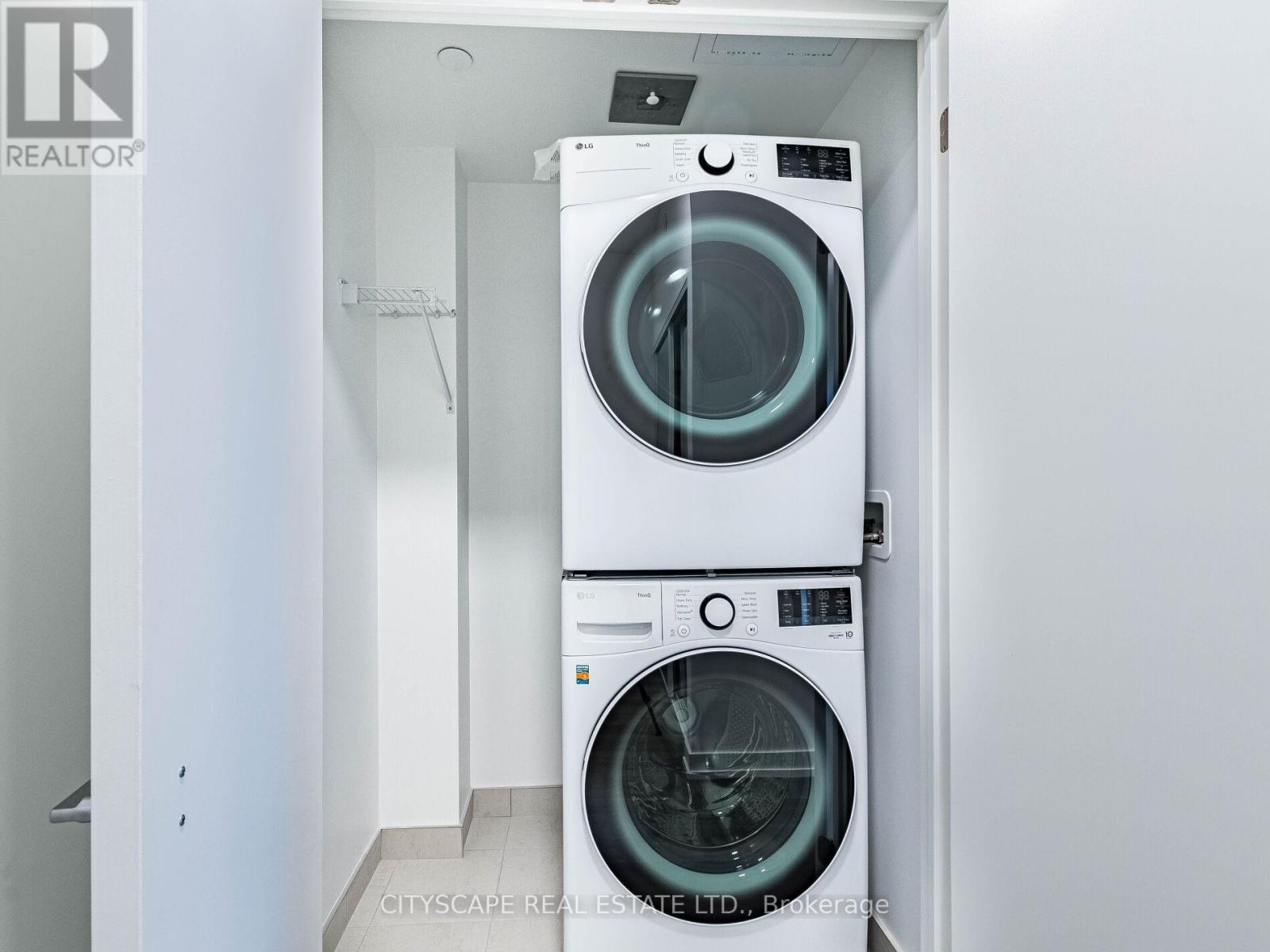 2002 - 395 Square One Drive, Mississauga (City Centre), Ontario  L5B 0P6 - Photo 19 - W12756462