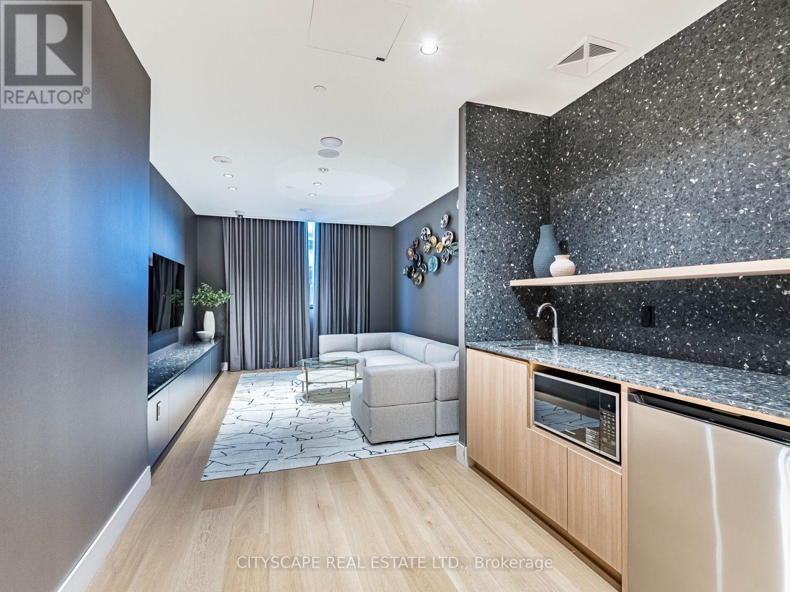 2002 - 395 Square One Drive, Mississauga (City Centre), Ontario  L5B 0P6 - Photo 25 - W12756462