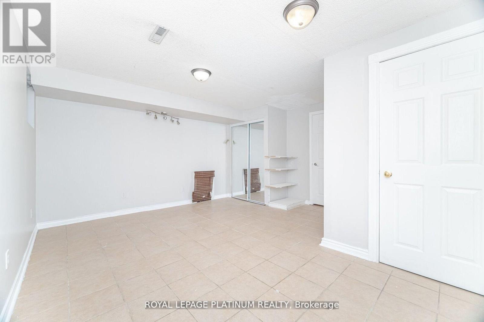 51 Softneedle Avenue, Brampton (Sandringham-Wellington), Ontario  L6R 1K7 - Photo 12 - W12756470