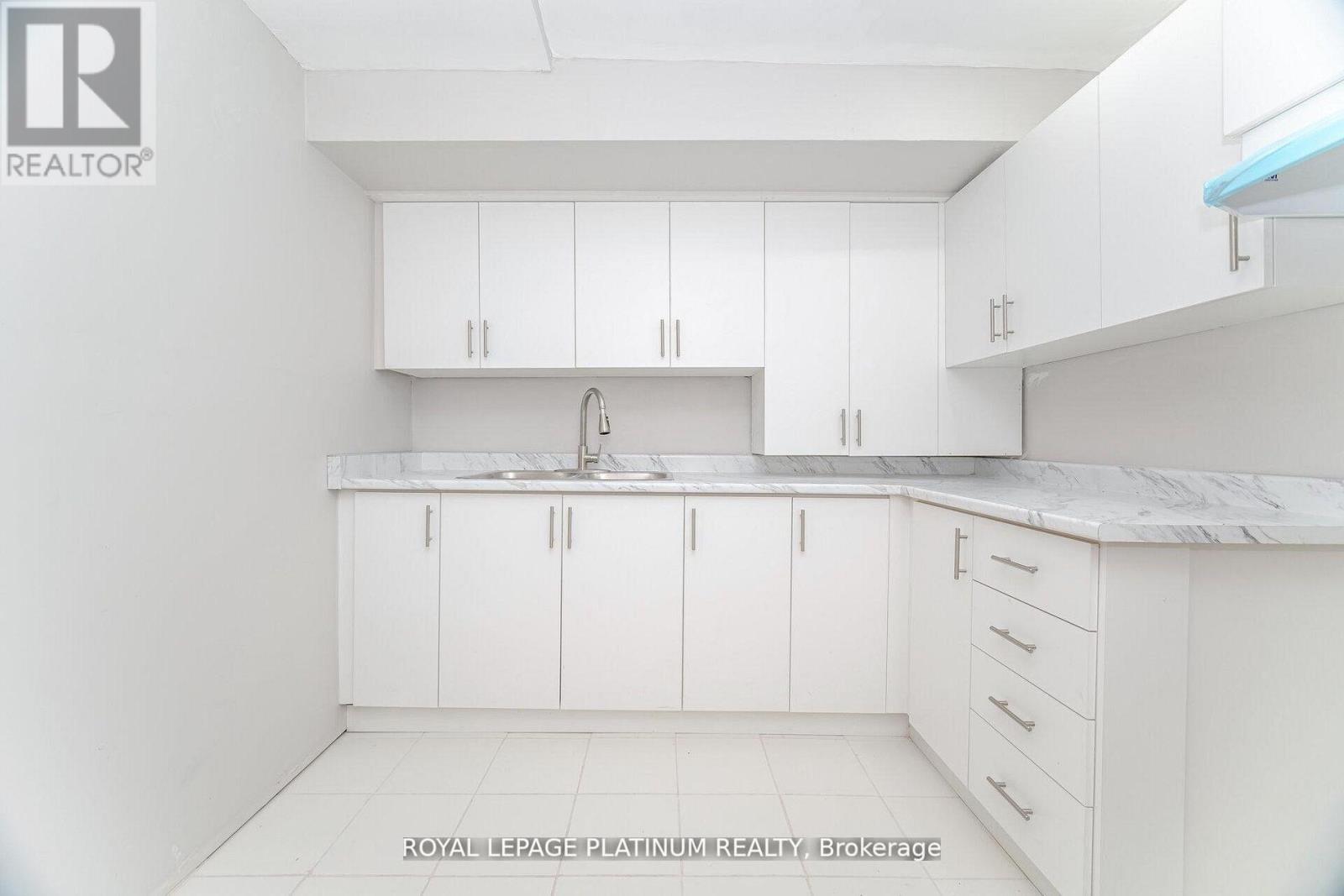 51 Softneedle Avenue, Brampton (Sandringham-Wellington), Ontario  L6R 1K7 - Photo 13 - W12756470