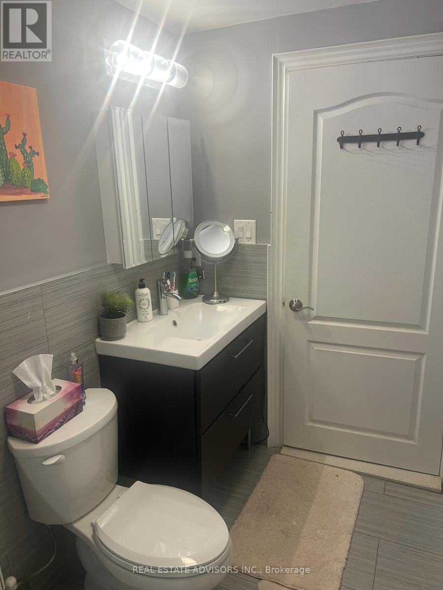 72 Mendota Road, Toronto (Stonegate-Queensway), Ontario  M8Y 1G3 - Photo 10 - W12756474