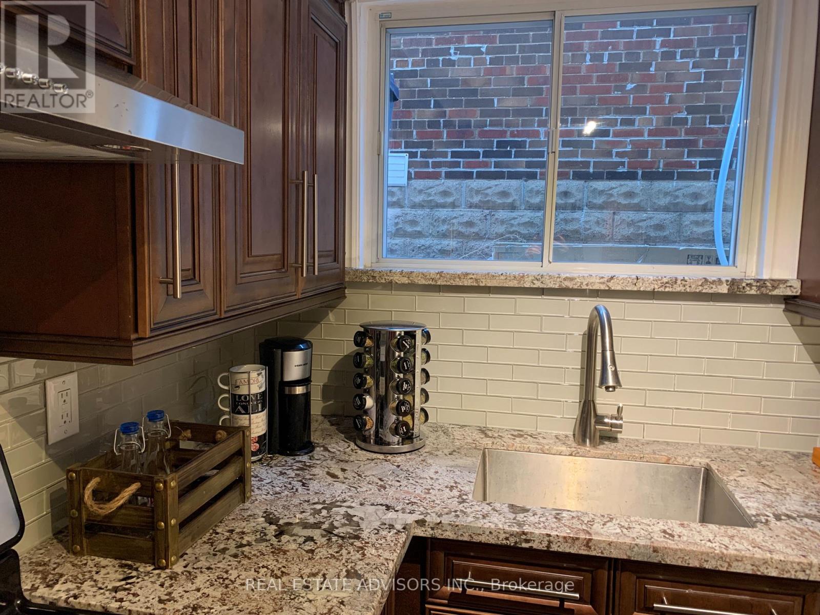 72 Mendota Road, Toronto (Stonegate-Queensway), Ontario  M8Y 1G3 - Photo 3 - W12756474