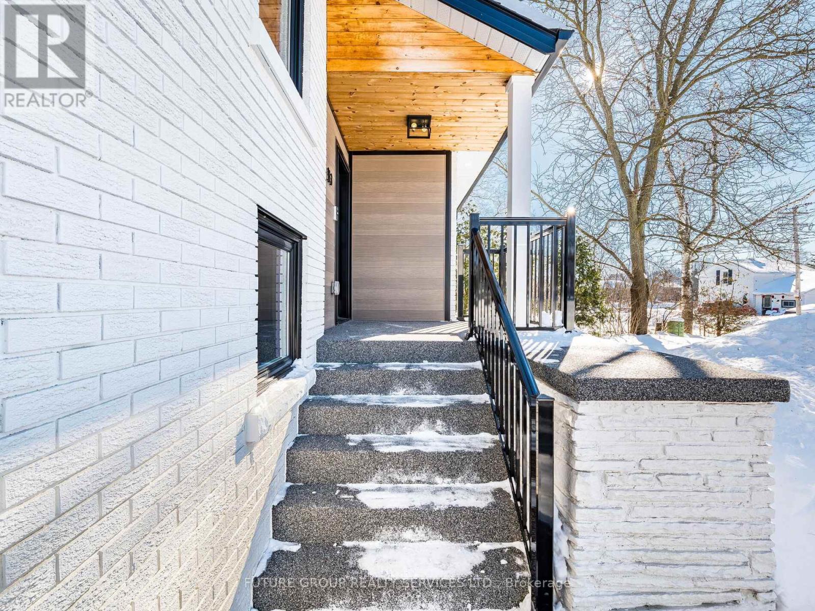 153 Daniel Street N, Erin, Ontario  N0B 1T0 - Photo 2 - X12756440