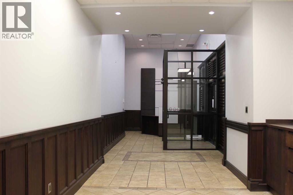 104 And 105, 2201 Box Springs Boulevard Nw, Medicine Hat, Alberta  T1C 0C8 - Photo 2 - A2251644