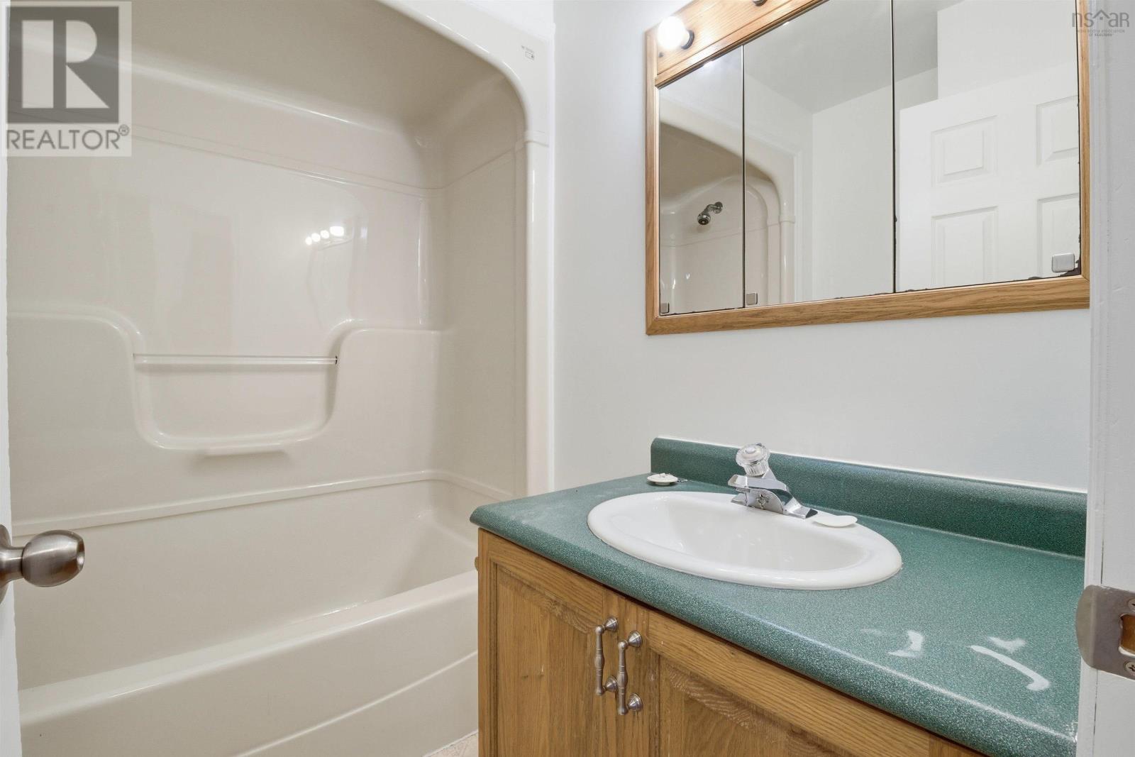 82 Rufus Avenue, Halifax, Nova Scotia  B3N 2L9 - Photo 32 - 202602069