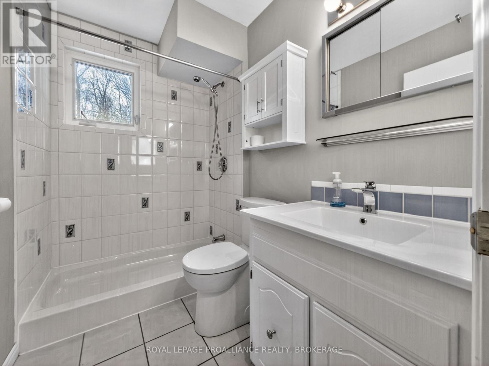 3961 Waterfall Lane, Frontenac (Frontenac South), Ontario  K0H 1W0 - Photo 10 - X12756482