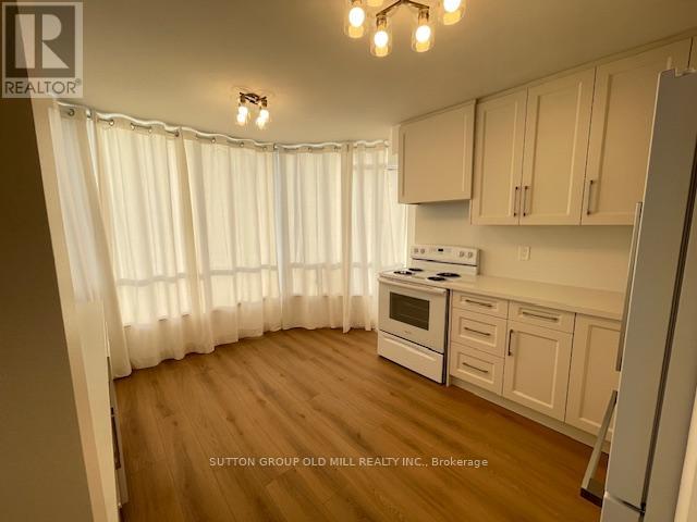 1208 - 1300 Islington Avenue, Toronto (Islington-City Centre West), Ontario  M9A 5C4 - Photo 5 - W12756152