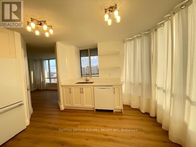 1208 - 1300 Islington Avenue, Toronto (Islington-City Centre West), Ontario  M9A 5C4 - Photo 6 - W12756152