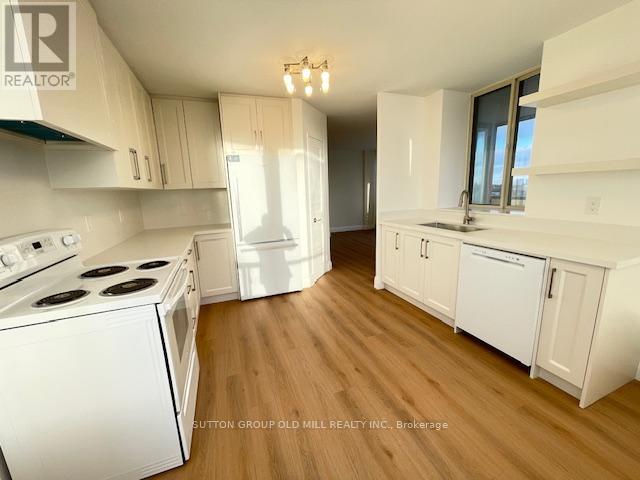 1208 - 1300 Islington Avenue, Toronto (Islington-City Centre West), Ontario  M9A 5C4 - Photo 3 - W12756152