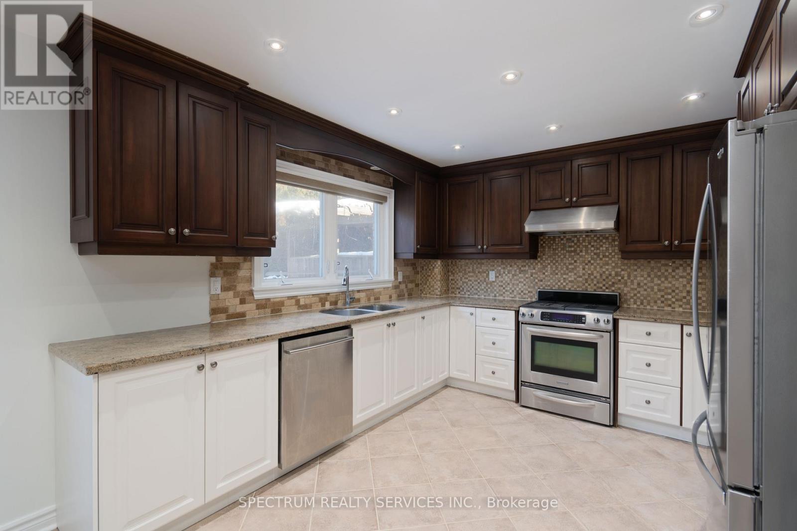 107 Carrington Drive, Richmond Hill (Mill Pond), Ontario  L4C 7X8 - Photo 11 - N12756484