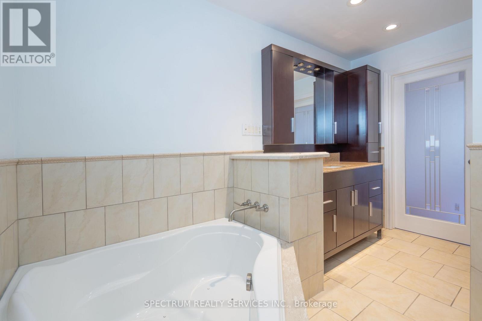 107 Carrington Drive, Richmond Hill (Mill Pond), Ontario  L4C 7X8 - Photo 24 - N12756484