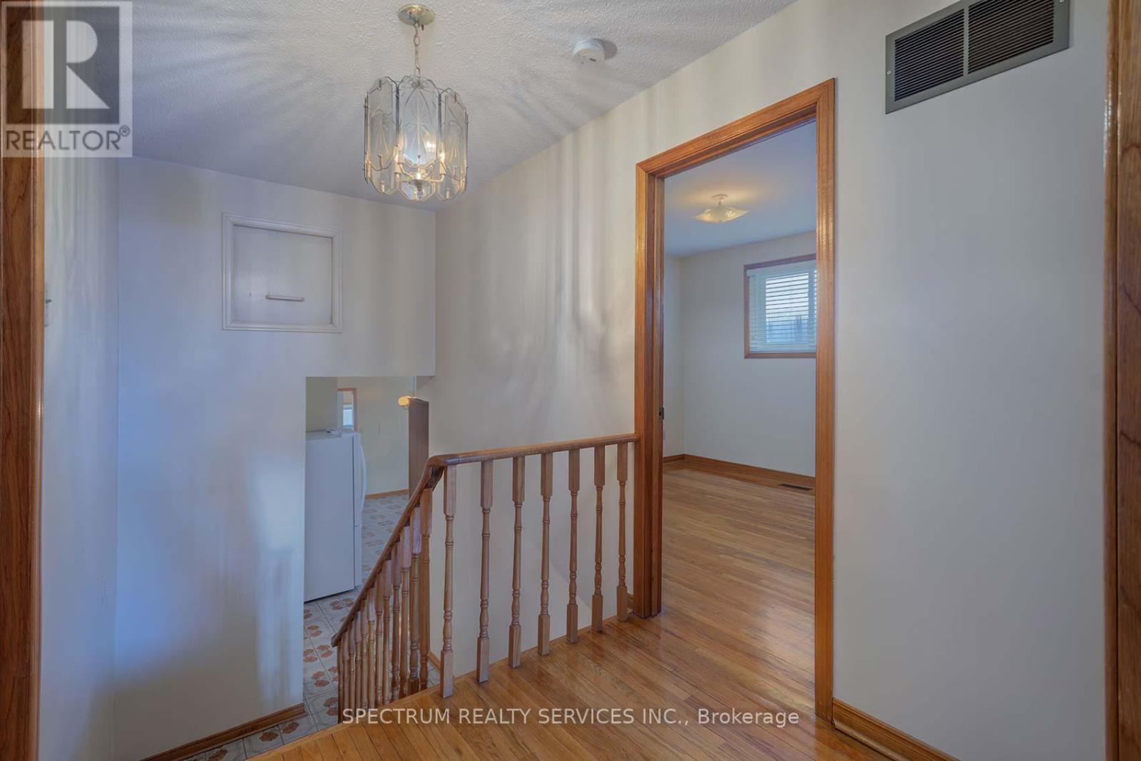 27 Clubhouse Court, Toronto, Ontario  M3L 2L7 - Photo 22 - W12756490