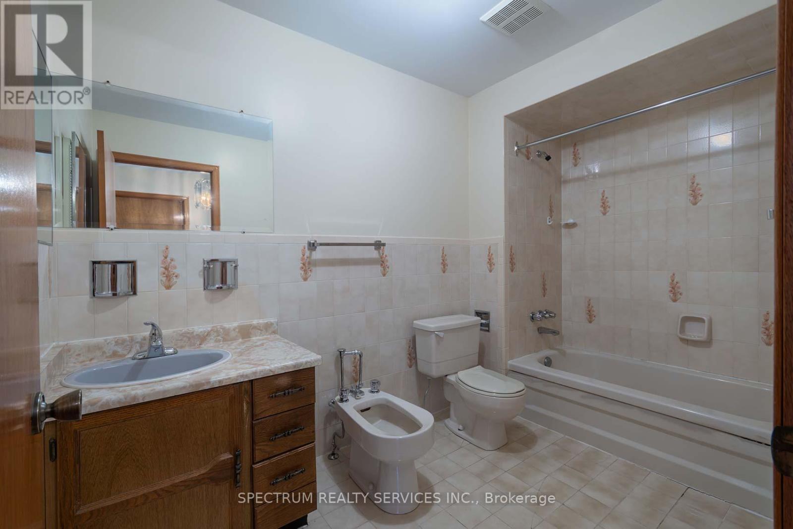 27 Clubhouse Court, Toronto, Ontario  M3L 2L7 - Photo 29 - W12756490
